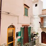 The Artist's House Apartment *